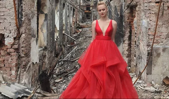 High School Students Pose For Photoshoot In War-Torn Ukraine, Photo Viral