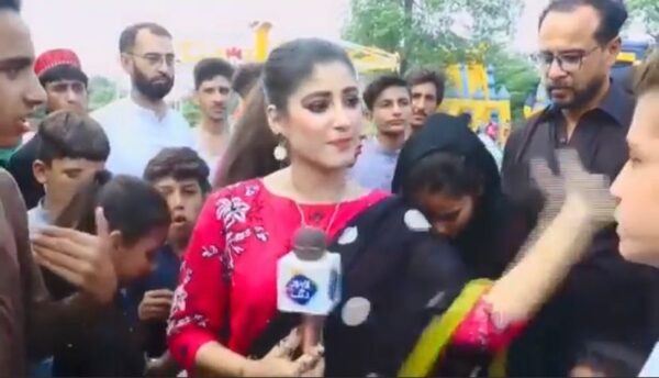 Video: Pak Journalist Slaps Boy During Live Broadcast. Then Gives Reason