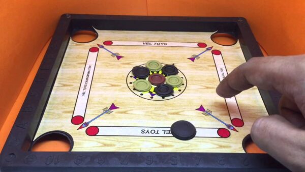 What are the major tips to play the game of Carrom?