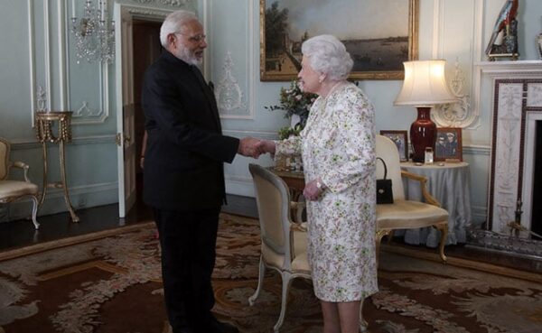 5 Pics Of Queen Elizabeth's Meeting With Indian PMs