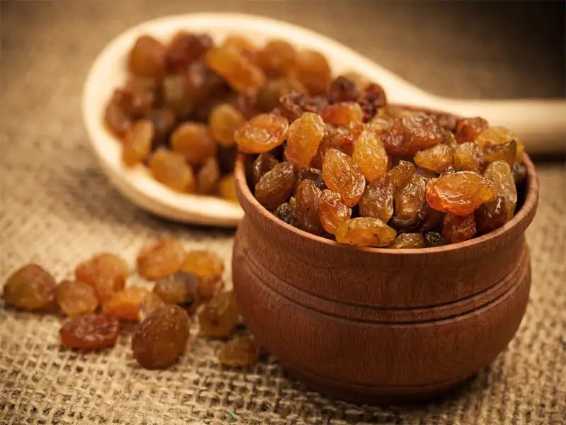 wellhealthorganic.com:easy-way-to-gain-weight-know-how-raisins-can-help-in-weight-gain