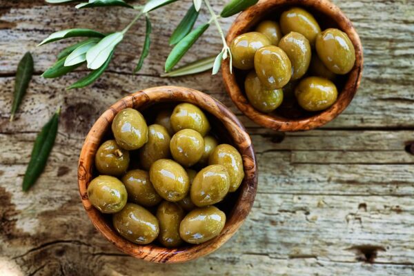 wellhealthorganic.com:11-health-benefits-and-side-effects-of-olives-benefits-of-olives